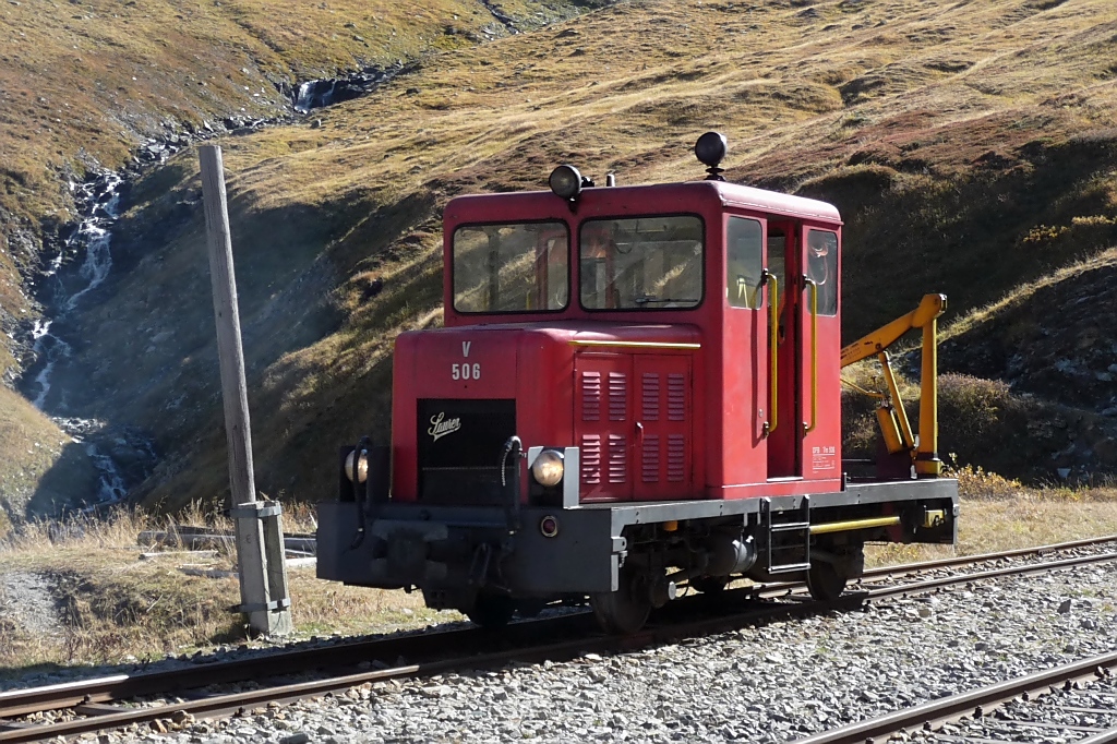 Diesellok Tm 506 fhrt wieder zurck in den Tunnel (Furka, 2.10.11)