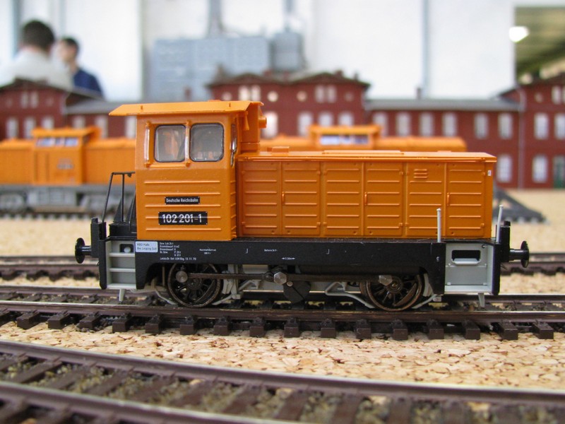 Diesellokomotive BR 102 201-1  DR  auf der H0-Anlage des MEC Wismar, Bw Schwerin 27.09.2009