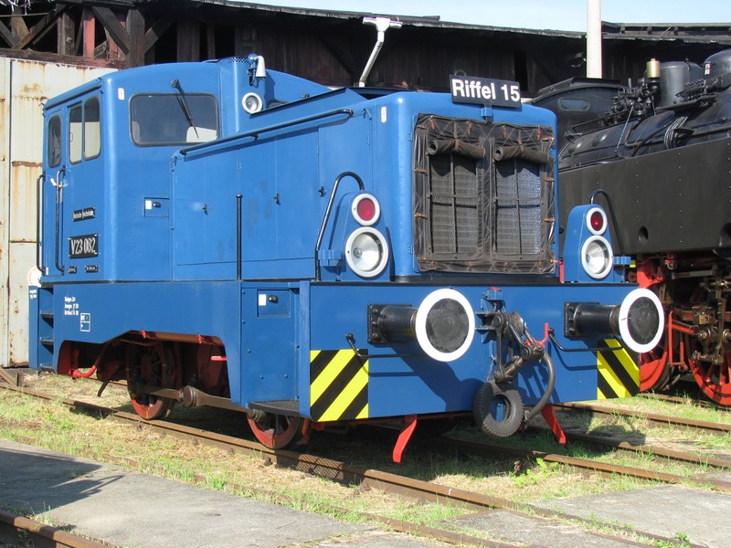 Diesellokomotive V 23 082 -DR- [Riffel 15], fotografiert im Mecklenburgisches Eisenbahn- und Technikmuseum (ehem. Bw) Schwerin 27.09.2009
