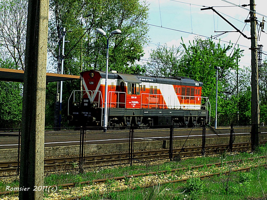 Dieselloks S200-280 DB Schenker Rail Polska SA ist am Bahnhof Bieruń Nowy-śląskie(Neu Berun-Oberschlesien).Foto am 10.05.2011.