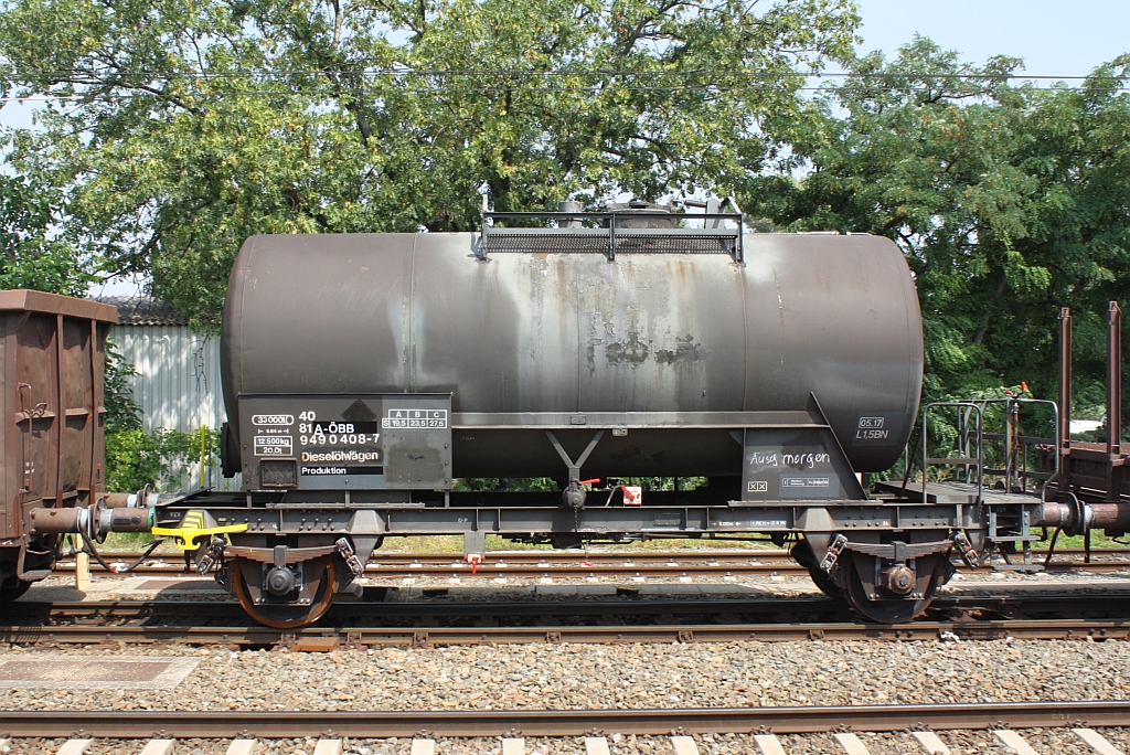 Dieselölwagen 40 81 9496 408-7 am 09.August 2013 in Jedlersdorf.