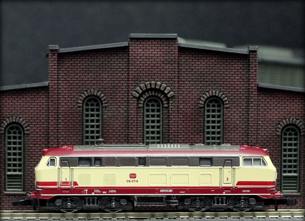 Dieselok der Baureihe 218 in TEE-Lackierung. Z-Modell von Mrklin, 30.9.2012