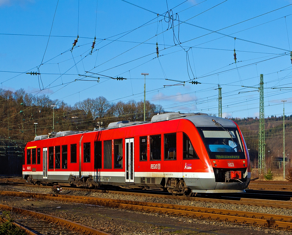 Dieseltriebwagen 648 201 / 701 (Alstom Coradia LINT 41) der DreiLnderBahn als RB 95 (Au/Sieg-Siegen-Dillenburg), am 13.01.2013 kurz vor der Einfahrt in den Bahnhof Betzdorf/Sieg.