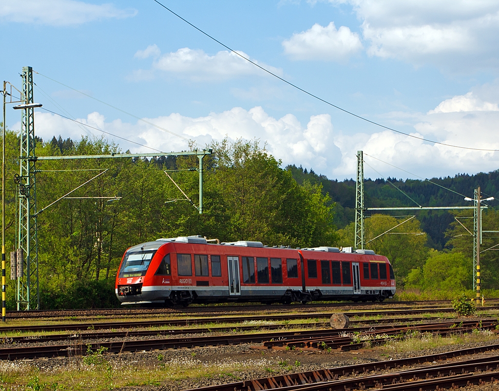 Dieseltriebwagen 648 205 / 705 (Alstom Coradia LINT 41) der DreiLnderBahn als RB 95  Sieg-Dill-Bahn  (Dillenburg-Siegen-Au/Sieg) am 06.05.2013 kurz vor dem Bf Scheuerfeld/Sieg.