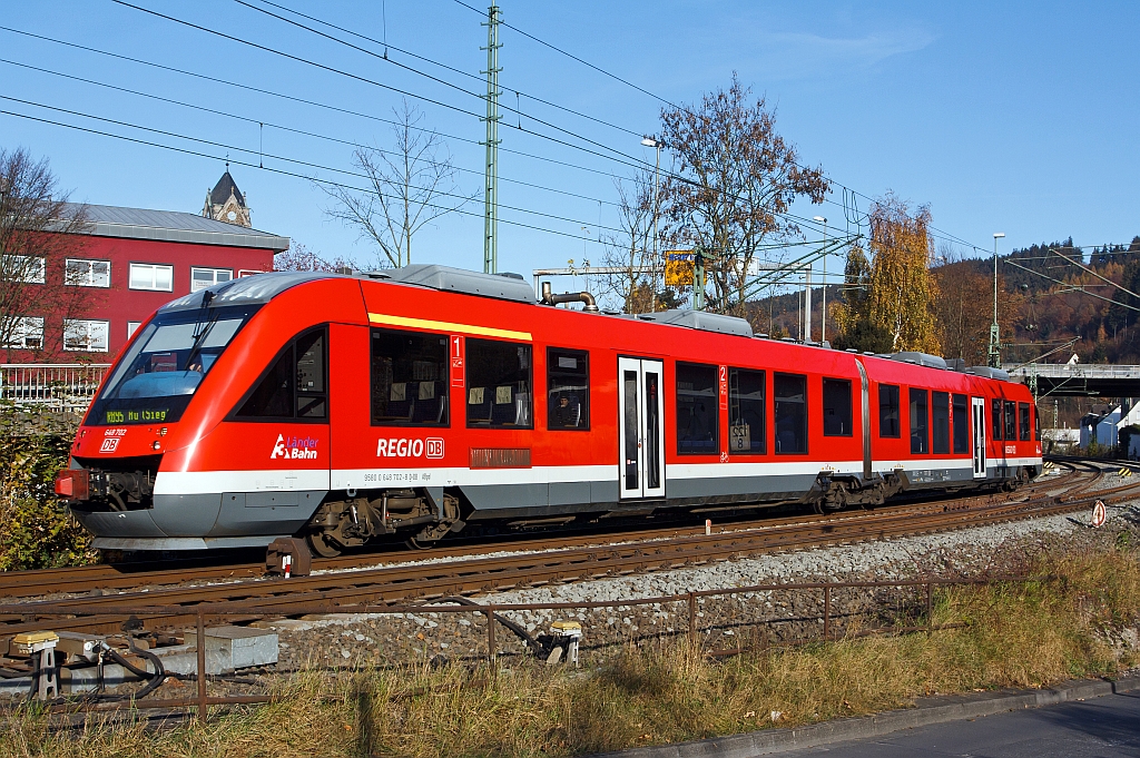 Dieseltriebwagen 648 702 / 648 202 (Alstom Coradia LINT 41) der DreiLnderBahn als RB 95 (Dillenburg-Siegen-Au/Sieg). Hier am 13.11.2011 kurz vor der Einfahrt in den Bahnhof Betzdorf/Sieg.
