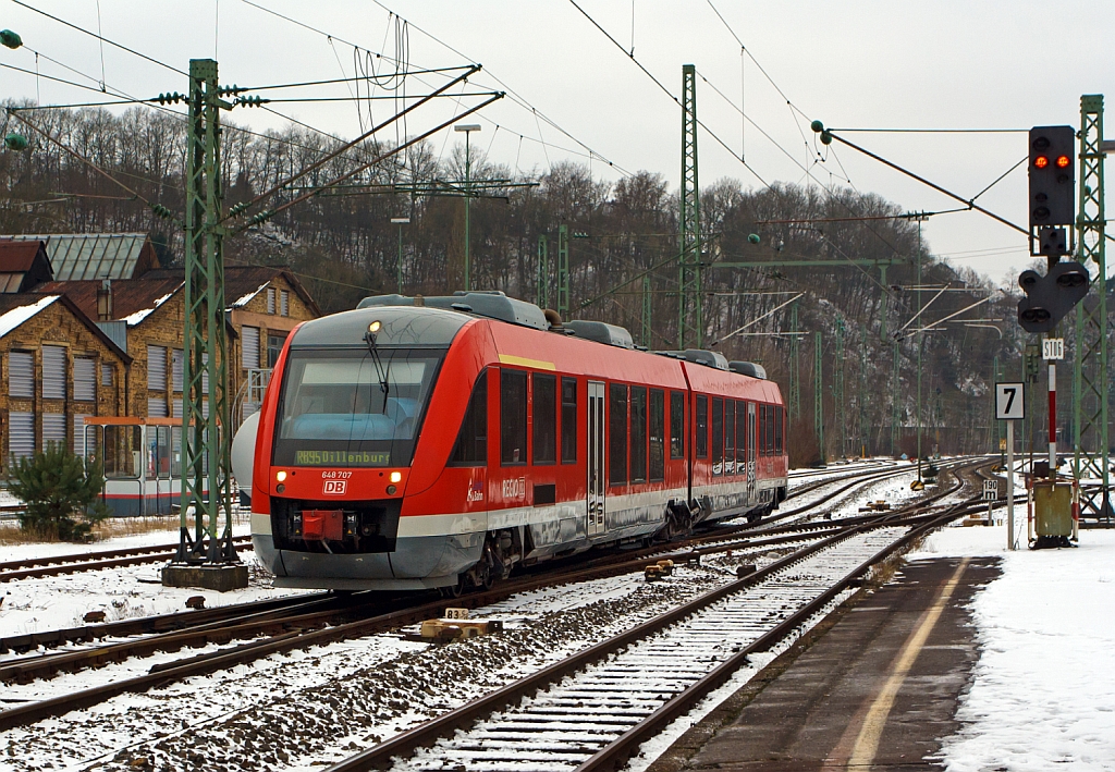 Dieseltriebwagen 648 707 / 207 (Alstom Coradia LINT 41) der DreiLnderBahn als RB 95 (Au/Sieg-Siegen-Dillenburg), am 19.01.2013 bei der Einfahrt in den Bahnhof Betzdorf/Sieg.