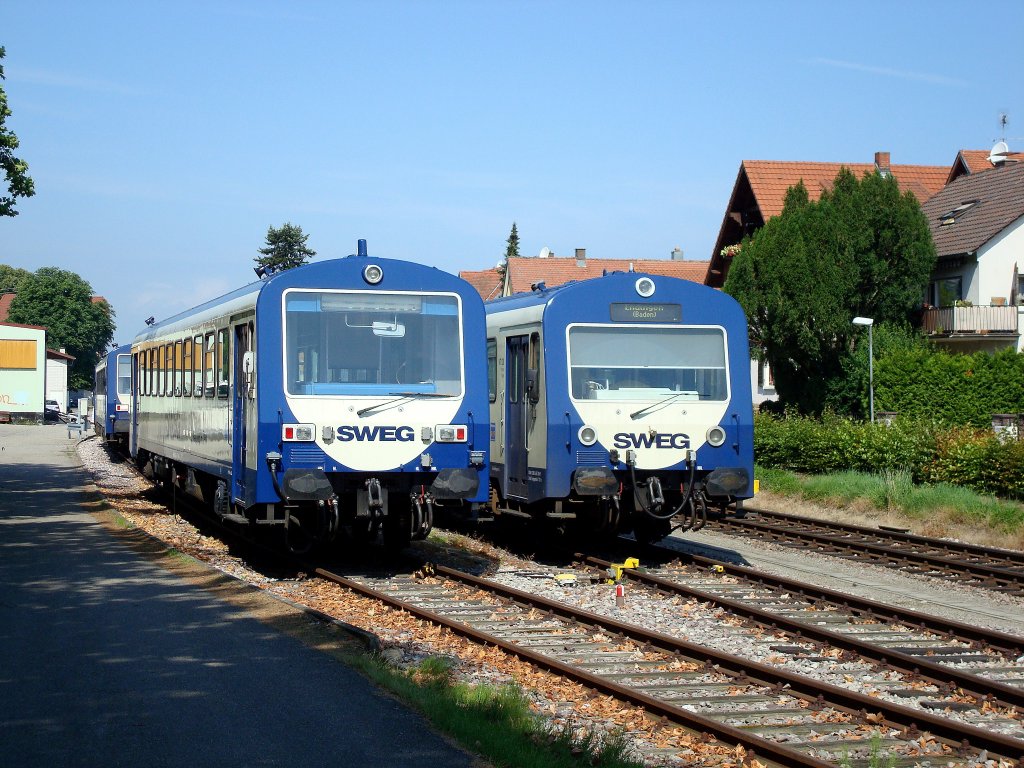 Dieseltriebwagen VT130 und VT127 der SWEG warten im Heimatbahnhof Endingen am Kaiserstuhl auf ihren Einsatz,
Juni 2010