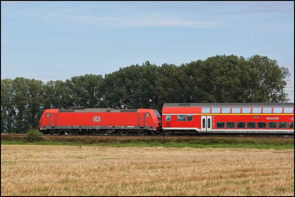 Diesen Diestag war wieder eine 146 im M�nchen - N�rnberg Regionalexpress - Umlauf. Hier zu sehen bei K�fering. (07.09.2010)