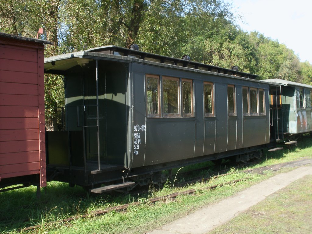 Diesen KB4tr 970-812 findet man im Traditionsbereich von Putbus.Aufnahme vom 15.Oktober 2011.