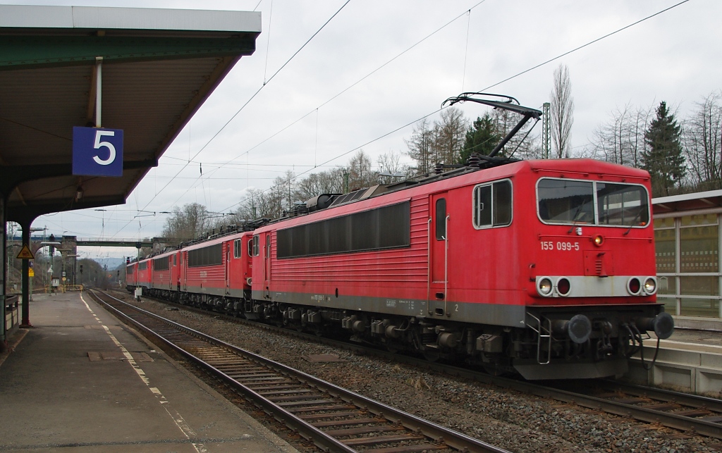 Dieser 155er lastige Lokzug kam am 13.03.2011 durch Eichenberg in Richtung Norden. Bestehend aus 155 099-5, 155 065-6, 155 135-7, 104 261-9 und 155 271-0.