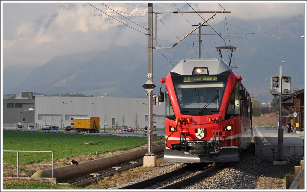 Dieser Allegra wird ab Chur den RE1250 fhren nach Ilanz und nicht wie angeschrieben bis Disentis. Hier fhrt er durch Igis. (18.03.2011)