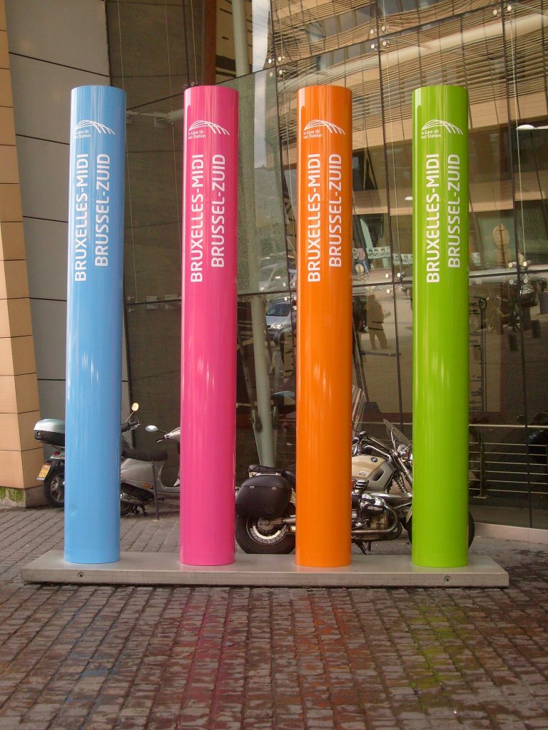 Dieser Anblick begrsst die Reisenden vor dem Bahnhof Brssel Midi.