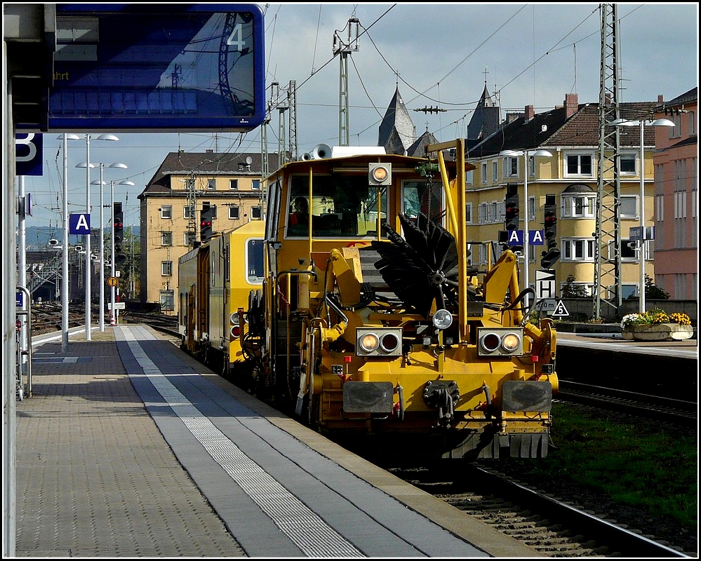 Dieser Arbeitszug durchfuhr am 10.09.2010 den Hauptbahnhof von Koblenz. (Jeanny)