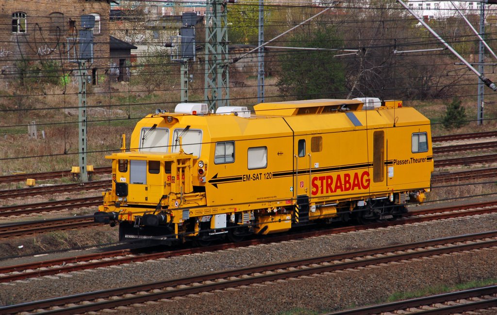 Dieser Gleisvormesstriebwagen stand am 09.04.11 in Bitterfeld abgestellt.