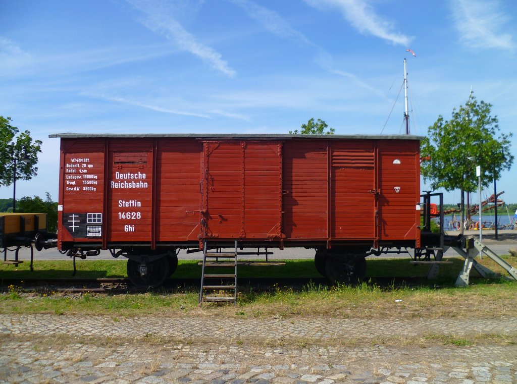 Dieser Gterwagen ist zusehen am 17.07.13 am Stadthafen in Rostock.