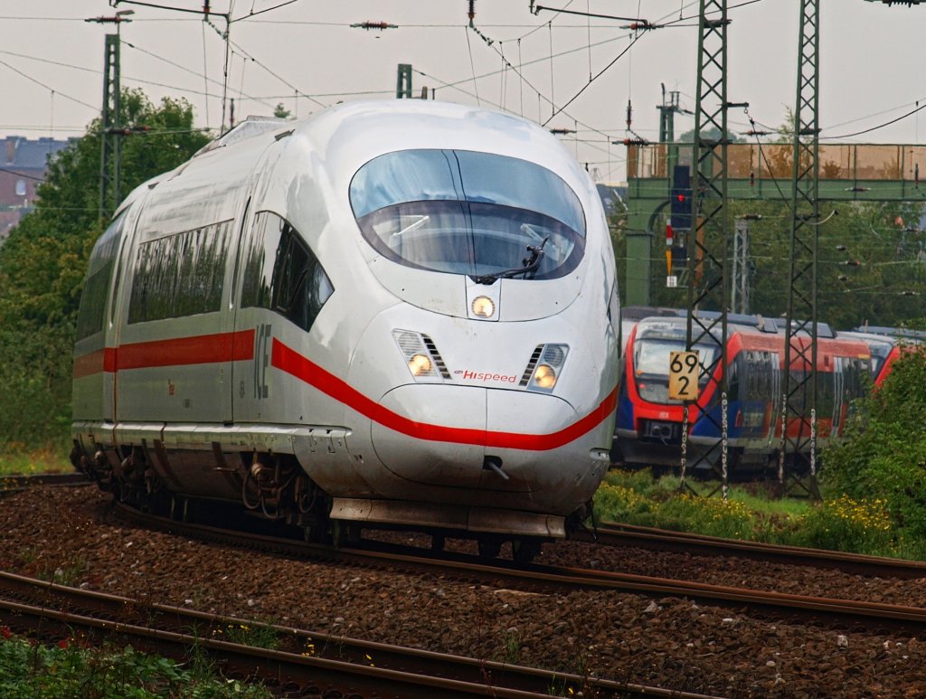 Dieser Hispeed ICE verlt den Aachener Hbf ber das Burtscheider Viadukt in Richtung Kln.