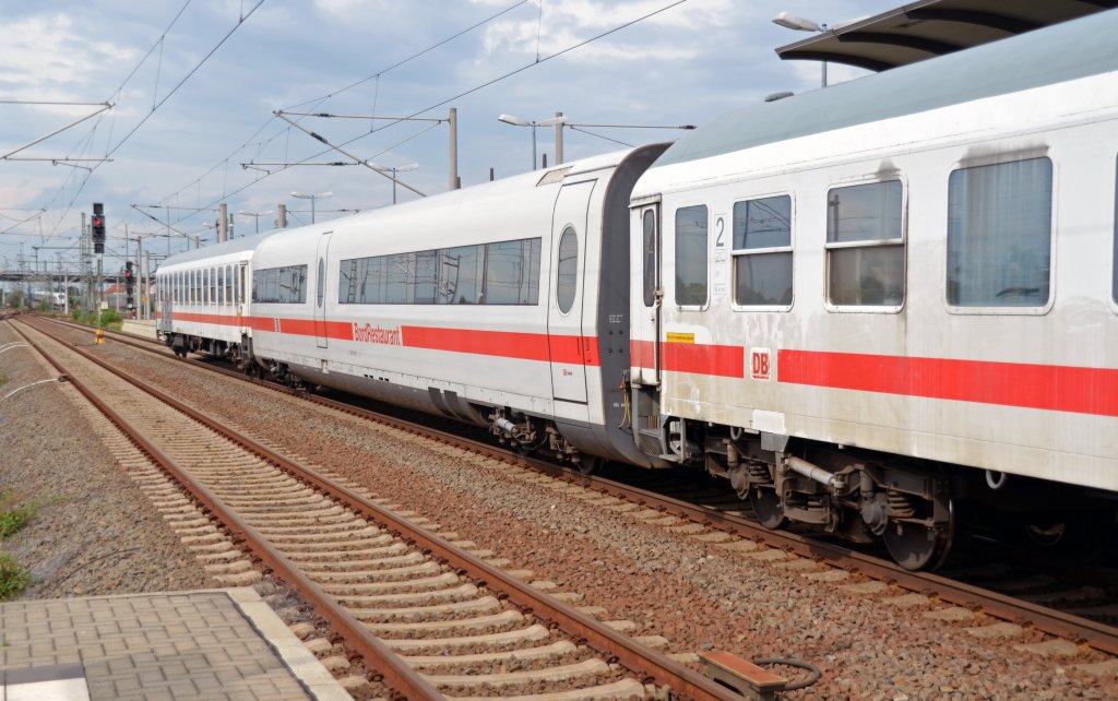 Dieser ICE 2-Mittelwagen wurde am 07.08.11 von 115 278 durch Bittereld nach N�rnberg �berf�hrt.