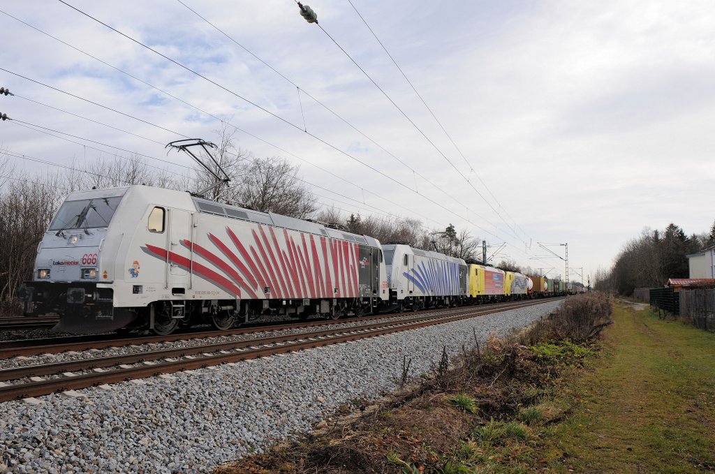 Dieser Lecker-Lomo-Zug prsentierte sich am 21.11.09 in Haar bei Mnchen. Mit von der Partie waren: `Red Devil´ 185 666, 185 663 sowie ES64 F4-007 und F4-012