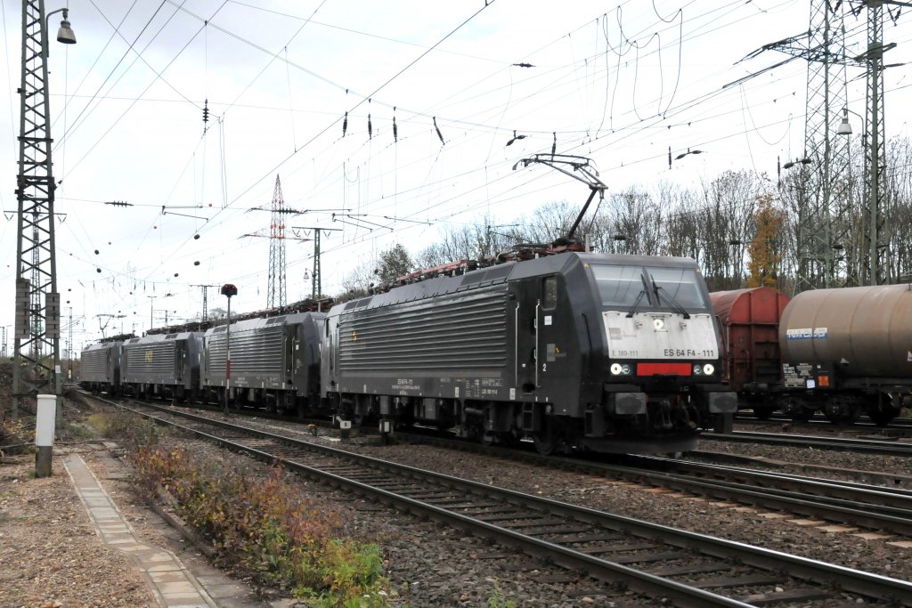 Dieser Siemens-Lokzug (189 111 + 189 108 + 189 935 PCT + 189 104) kam von der Klner Sdbrcke und fuhr in Gremberg ein. Aufgenommen am 12/11/2010.