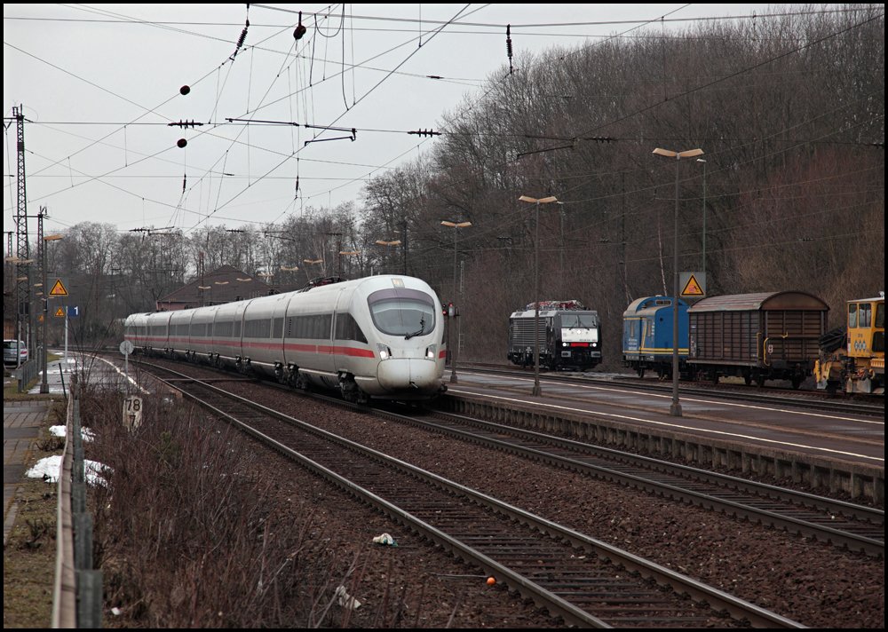 Dieser unbekannte 4011 090  WIEN  ist als ICE von Frankfurt(Main)Hbf nach Wien-Westbahnhof unterwegs und durchfhrt am 14.03.2010 den Bahnhof Laufach. 