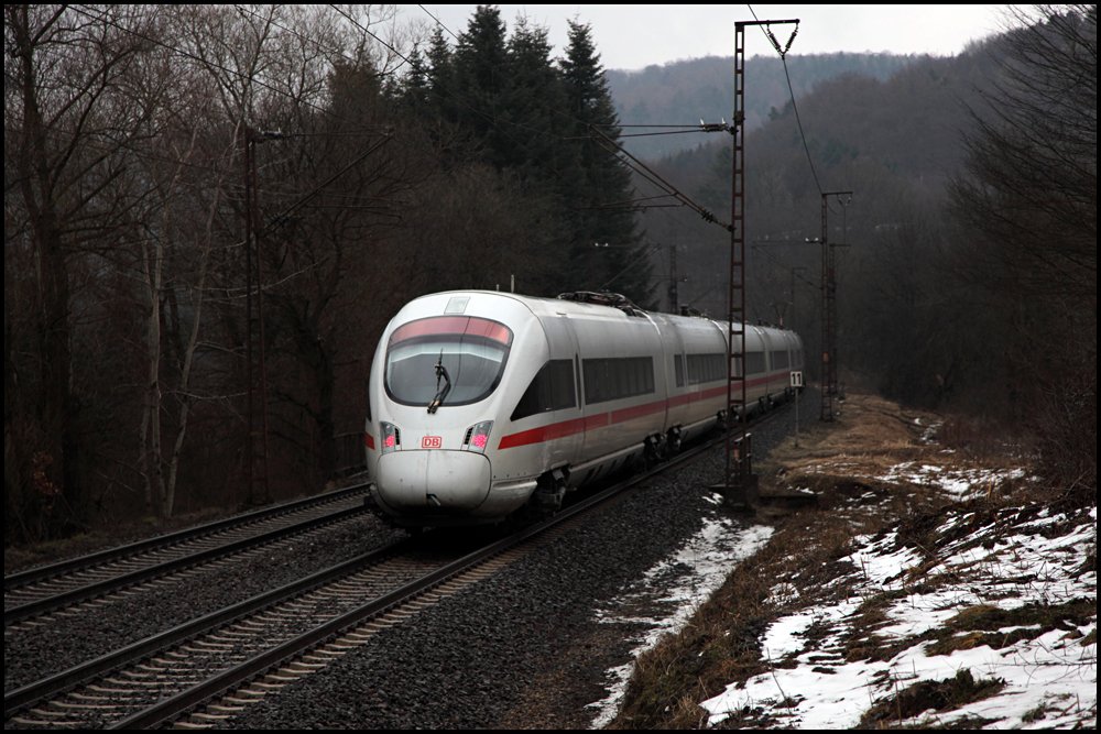 Dieser unbekannte 411er ist als ICE 23, Dortmund Hbf - Wien-Westbahnhof, unterwegs. (14.03.2010)

