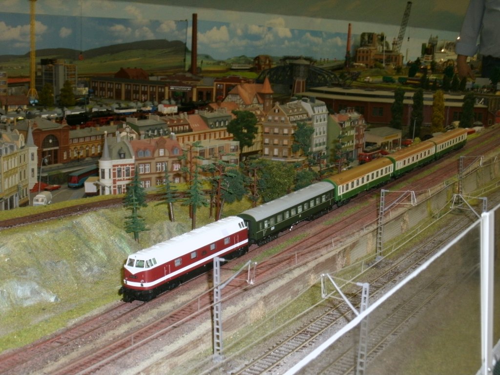 Dieser Zug war,am 29.Dezember 2012,in Sassnitz auf der dortigen H0-Anlage auf der freien Strecke unterwegs.