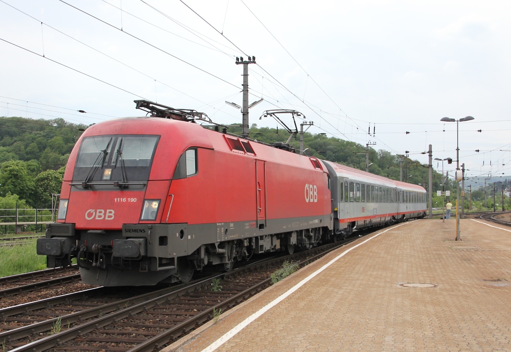  Dieser Zug wird als Kurzzug gefhrt  ... 1116 190 mit zwei OIC Wagen in Richtung Wien Westbf. Aufgenommen am 16.05.2013 in Wien Htteldorf.
