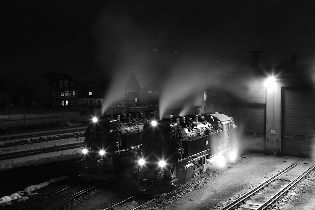 Dieses Bild zeigt die 99.236 und 99.7237, die in der Nacht von 3.03. auf 04.03.2013 in Werningerode auf den Einsatz warten.
