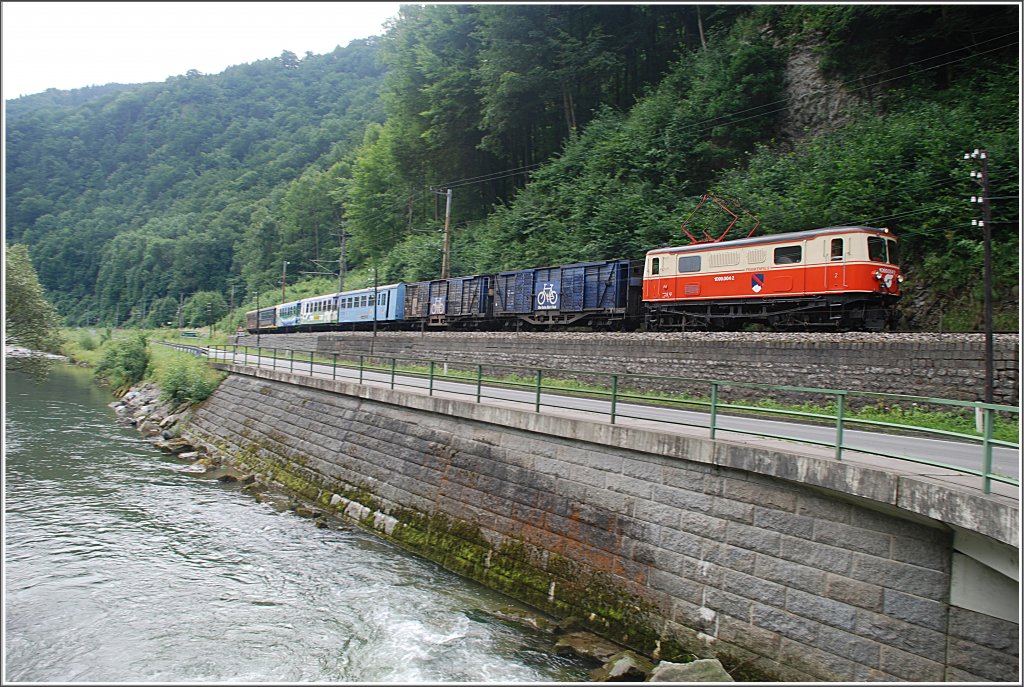 Dieses Bild zeigt den R 6805/04, der am 19.7.2010 von der 1099 004 bespannt wurde, kurz vor dem Weienburg Tunnel.