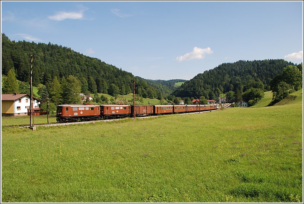 Dieses Bild zeigt den REX 6807 mit der 1099 010 + 013 am 8.8.2010 bei der Ausfahrt Laubenbachmhle.