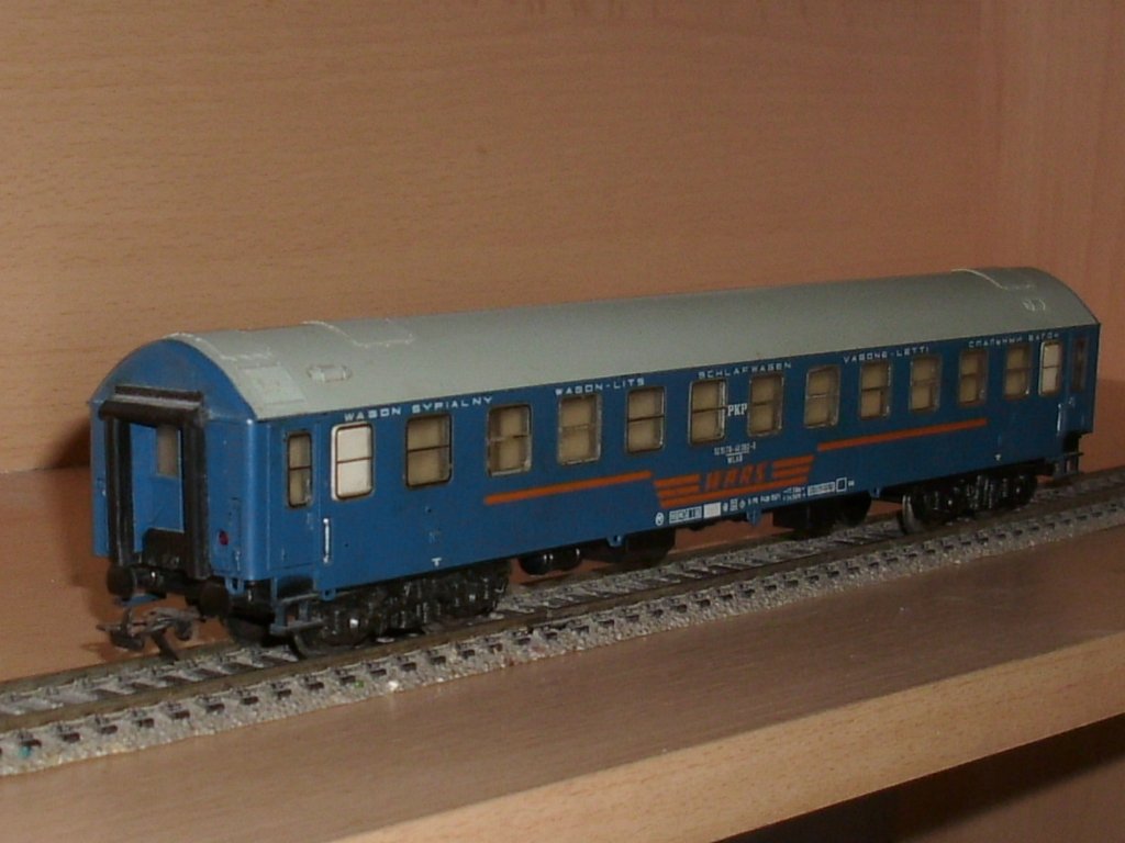 Dieses H0-Modell eines Polnischen Schlafwagen stammt noch aus DDR-Produktion und ist von Piko.