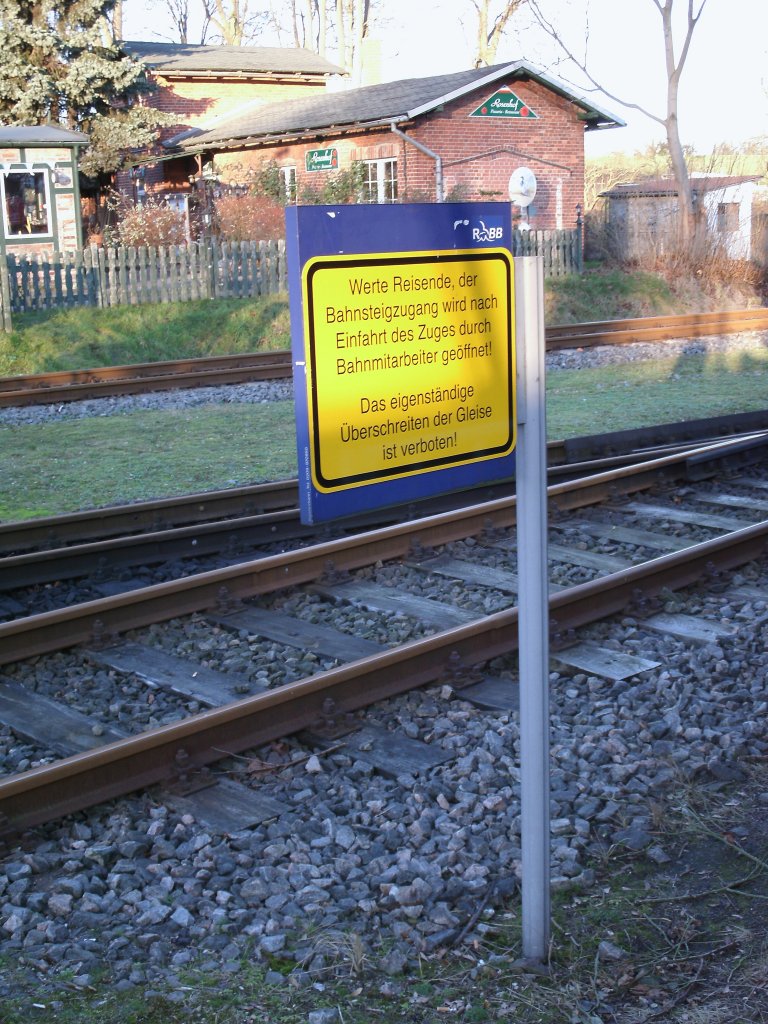 Dieses Hinweisschild fotografierte ich,am 14.Januar 2012,in Putbus.