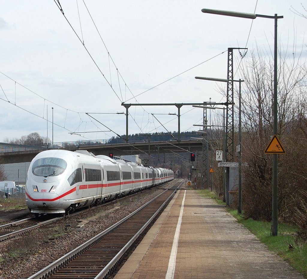 Dieses ICE 3-Doppel konnte ich am 3.4.2010 im Bahnhof von Reichenbach an der Fils aufnehmen.