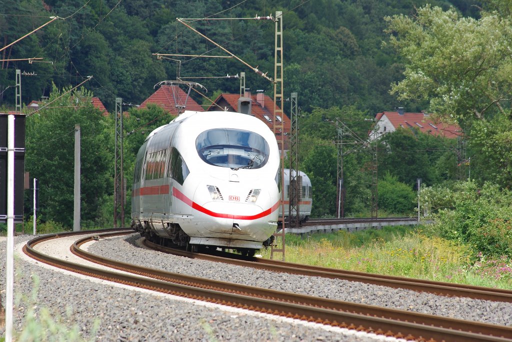 Dieses ICE-Moell f�hrt eigentlich nicht auf der KBS 610, da der Verkehr hier von den 411er/415er bedient wird. Am 31.07.2010 kam uns jedoch ein 406 oder 403 zwischen Friedlos und Mecklar vor die Linse.