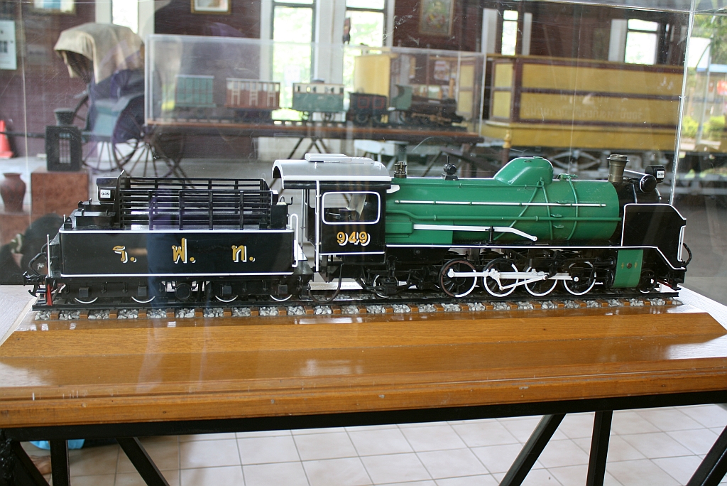 Dieses Modell der SRT 949 im Mastab 1:22,5 ist in der  Thailand Railway Hall of Fame , besser bekannt als  Rail Museum Bangkok , ausgestellt. Bild vom 19.Mrz 2011.