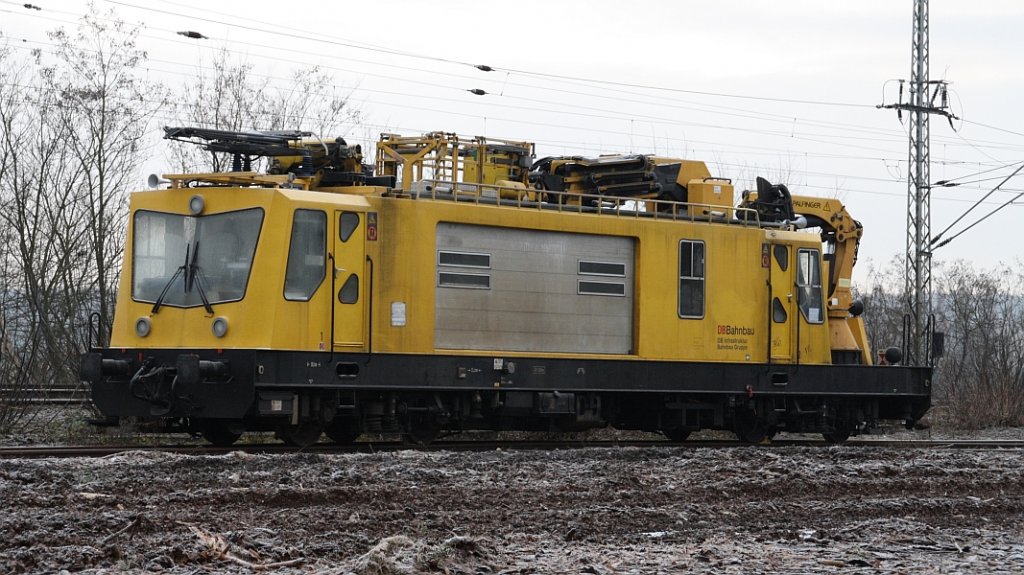 Dieses Oberleitungsmontagefahrzeug steht am 16.12.09 am ehem. Containerbahnhof Eberswalde