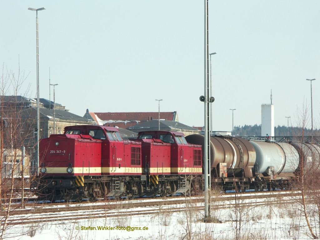 Dieses schne 204er Gespann konnte anfang Mrz 2010 fter mit dem lzug in Hof Hbf gesehen werden. Der eine Mast ging einfach nicht weg....