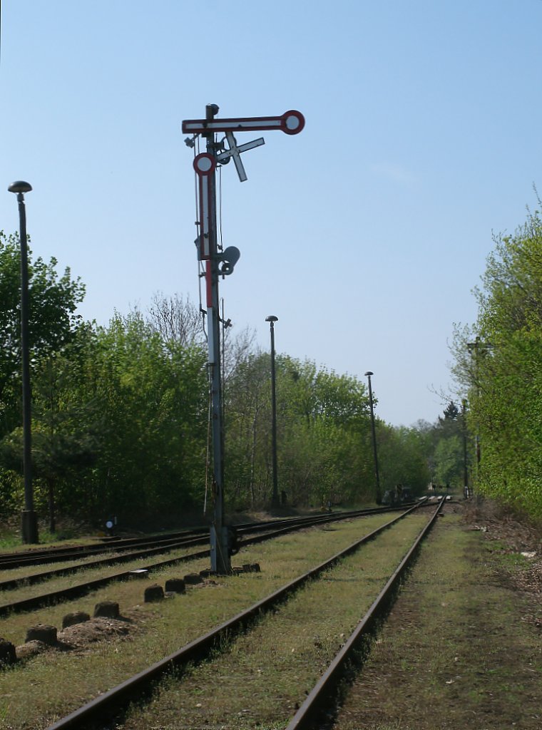 Dieses ungltige Formsignal steht in Neustrelitz Sd.Aufnahme vom 23.April 2011.
