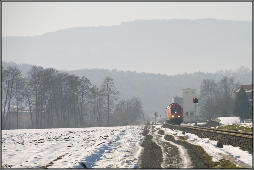 Diesig wars gestern als RTS 2016.905 mit ihrem R 4370 (S6) nach Graz die Hst. Gro� St. Florian verlie�. (27.12.2010)