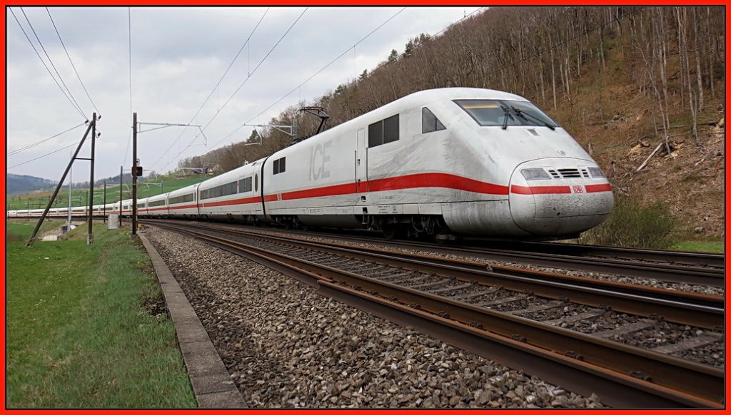 Diesmal war ich auf der Hut, als der ICE 401 589-7 angerauscht kam und konnte in Ruhe abdrcken. Bei Gelterkinden-Baselbiet am 3.4.2012.