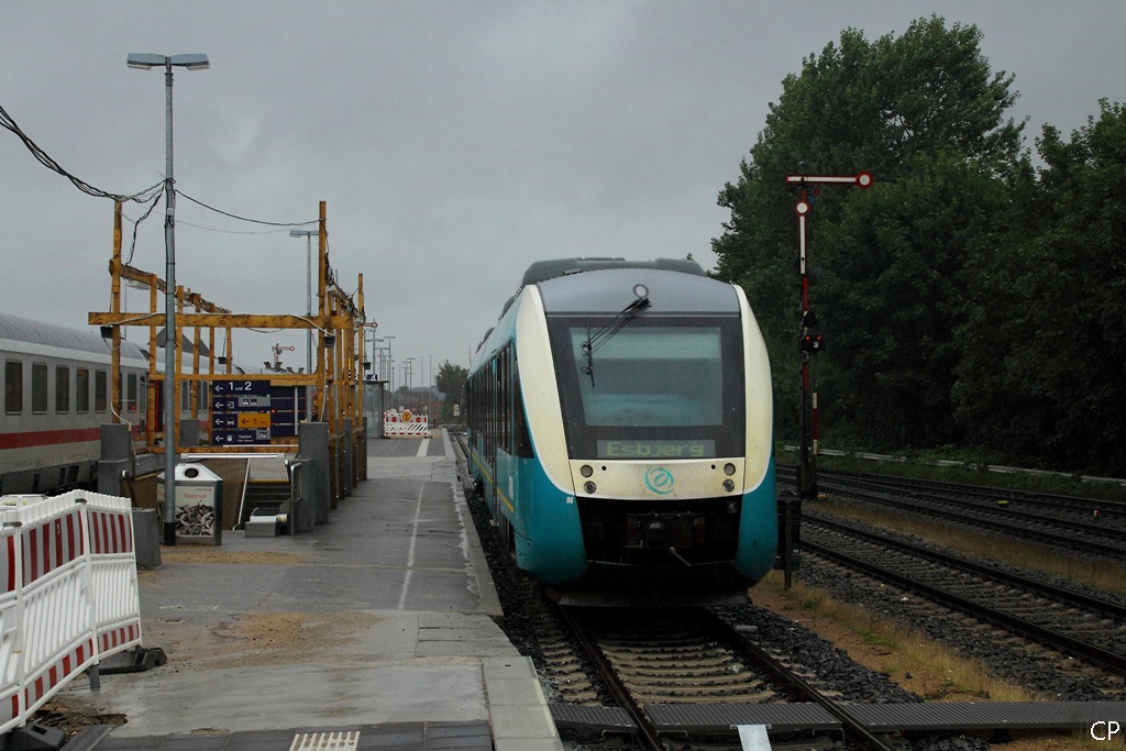 Direkt neben unserem IC nach Westerland stand in Niebll der Arriva-Lint 06 nach Esbjerg. 
