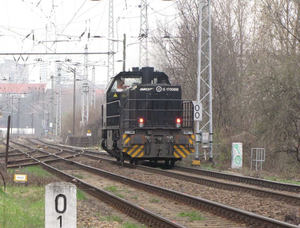Dispolok  Dagmar  augenommen am 06.04.2010 nahe dem ehemaligen Bahnhof  Berlin Frankfurter Alee (heute nur noch zwei Durchfahrgleise)