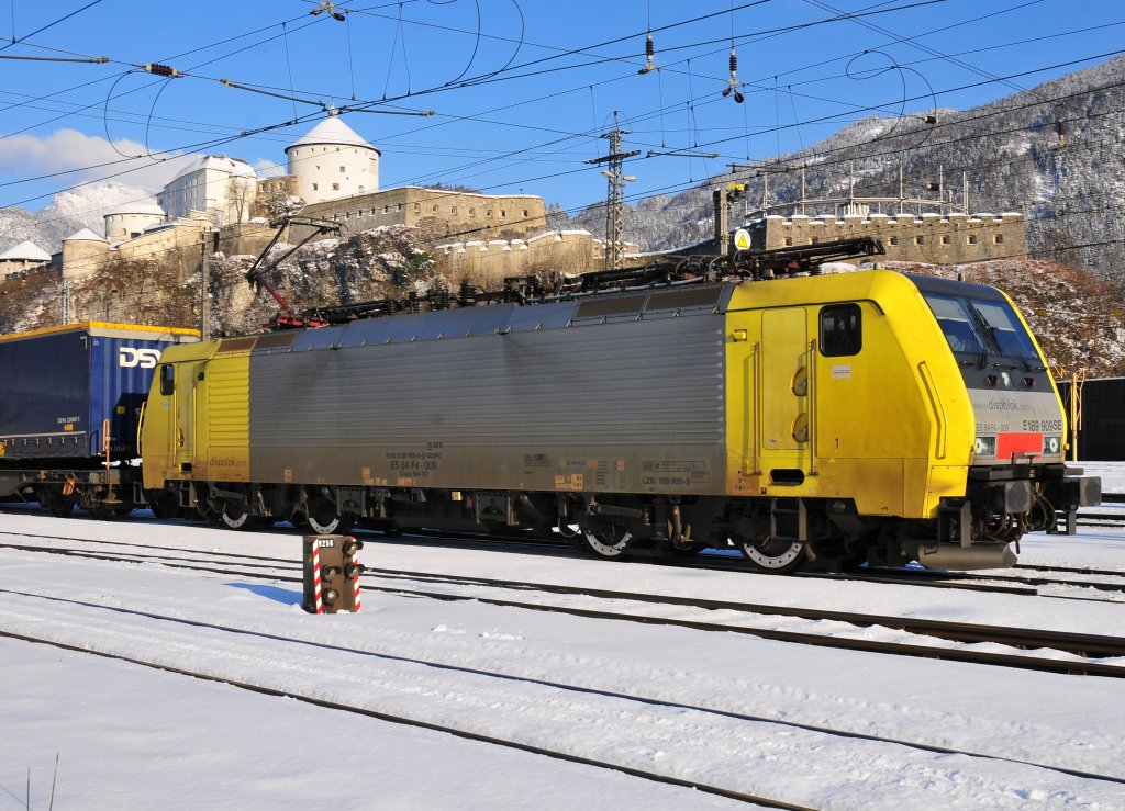 Dispolok  E 189 909 SE bei der Ausfahrt aus dem Bahnhof Kufstein in Richtung Brenner am 10.02.13 mit einem Aufliegerzug.