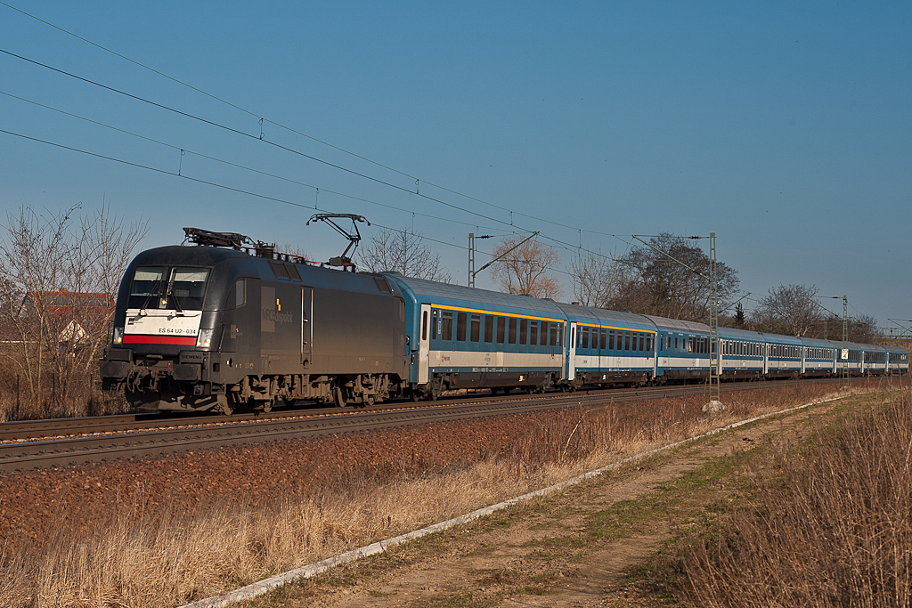 Dispolok ES 64 U2-034 der MRCE bei Zeithain am 16.03.2012 in Richtung Riesa.