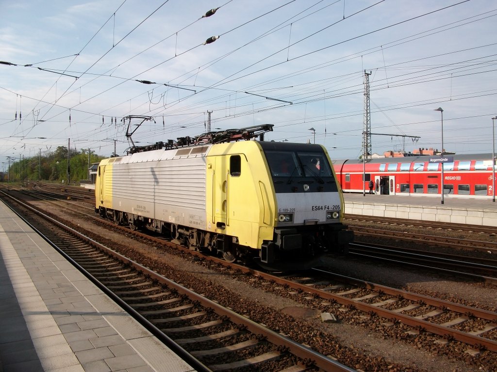 Dispolok ES64 F4-205 am 01.Mai 2010 unterwegs in Angermnde.