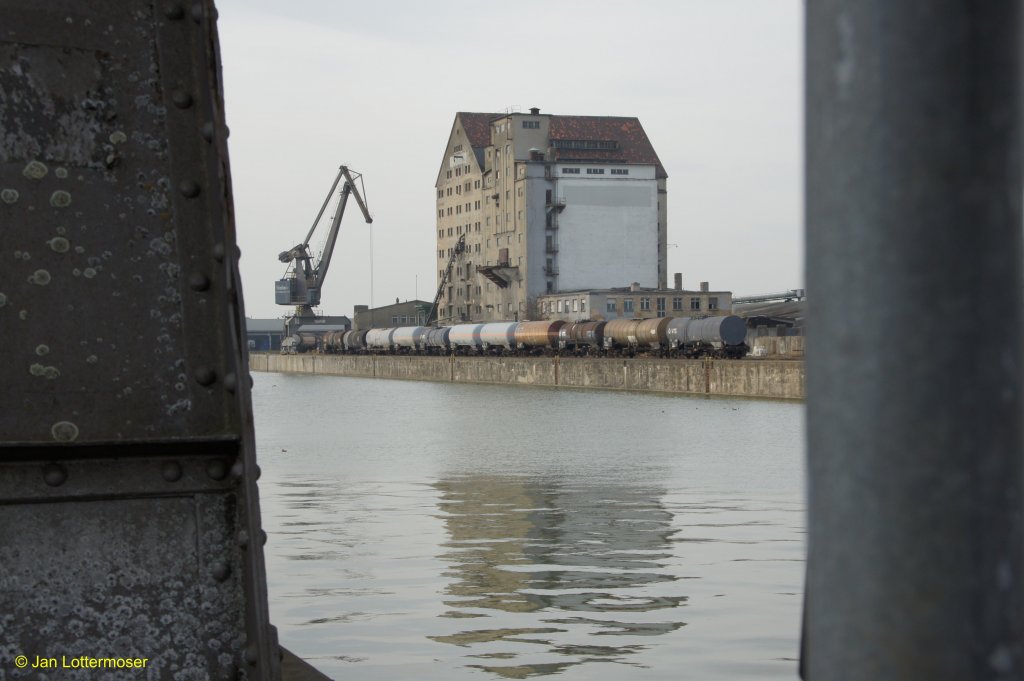 Diverse Kesselwagen im Braunschweiger Hafen.