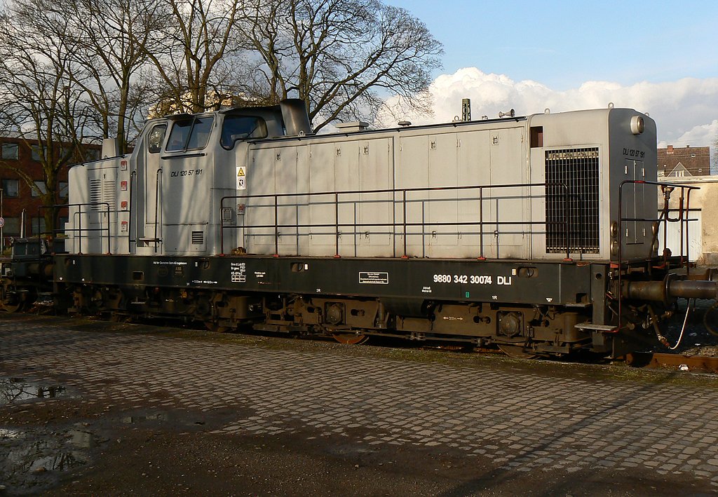 DLI 120 57 191 der Die Lei GmbH abgestellt in Opladen am 27.03.2010 