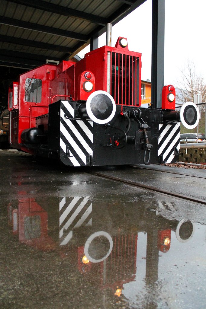 Dm 80.1 in Lieboch am 22.04.2013 . Nach einem kurzen aber hftigen regenfall hat sich diese Wasserlache fr ein Foto geradezu angeboten