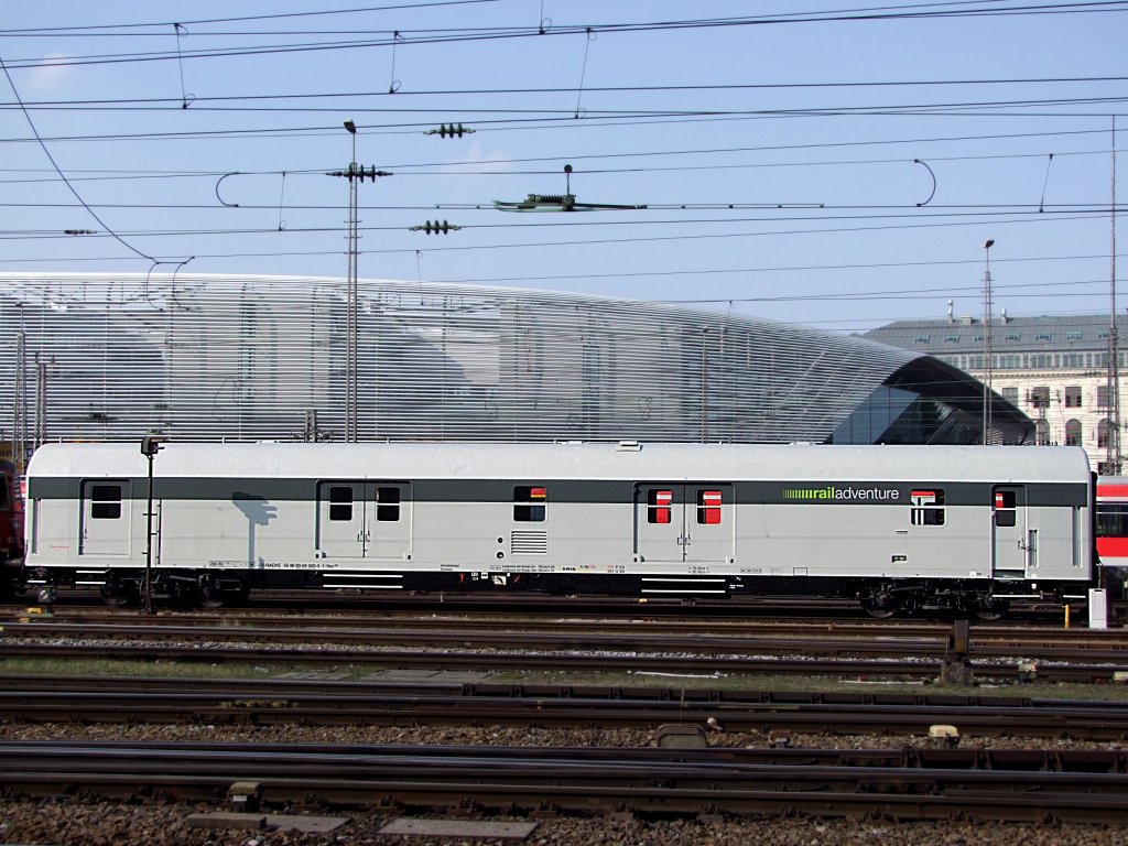 Dmz 5680(D-RADVE)9094005-3 von railadventure wartet am Mnchener Hauptbahnhof auf seine weitere Verwendung;110329