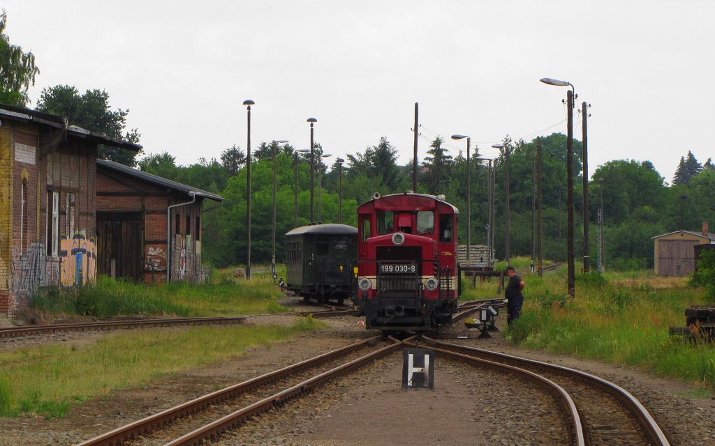 Dllnitzbahn 199 030-8 beim umsetzen in Oschatz Hbf; 09.06.2011